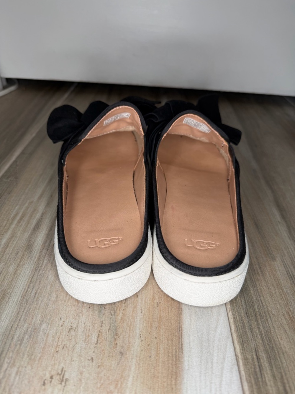 Ugg Luci Bow Black Suede Mules Slip On Sneaker Shoe Woman’s Size 11 - 1092515 - Picture 5 of 9